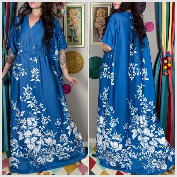 Vintage 1960s Blue and White Hawaiian Floral Tiki Caftan Hostess Dress - Picture 4 of 8